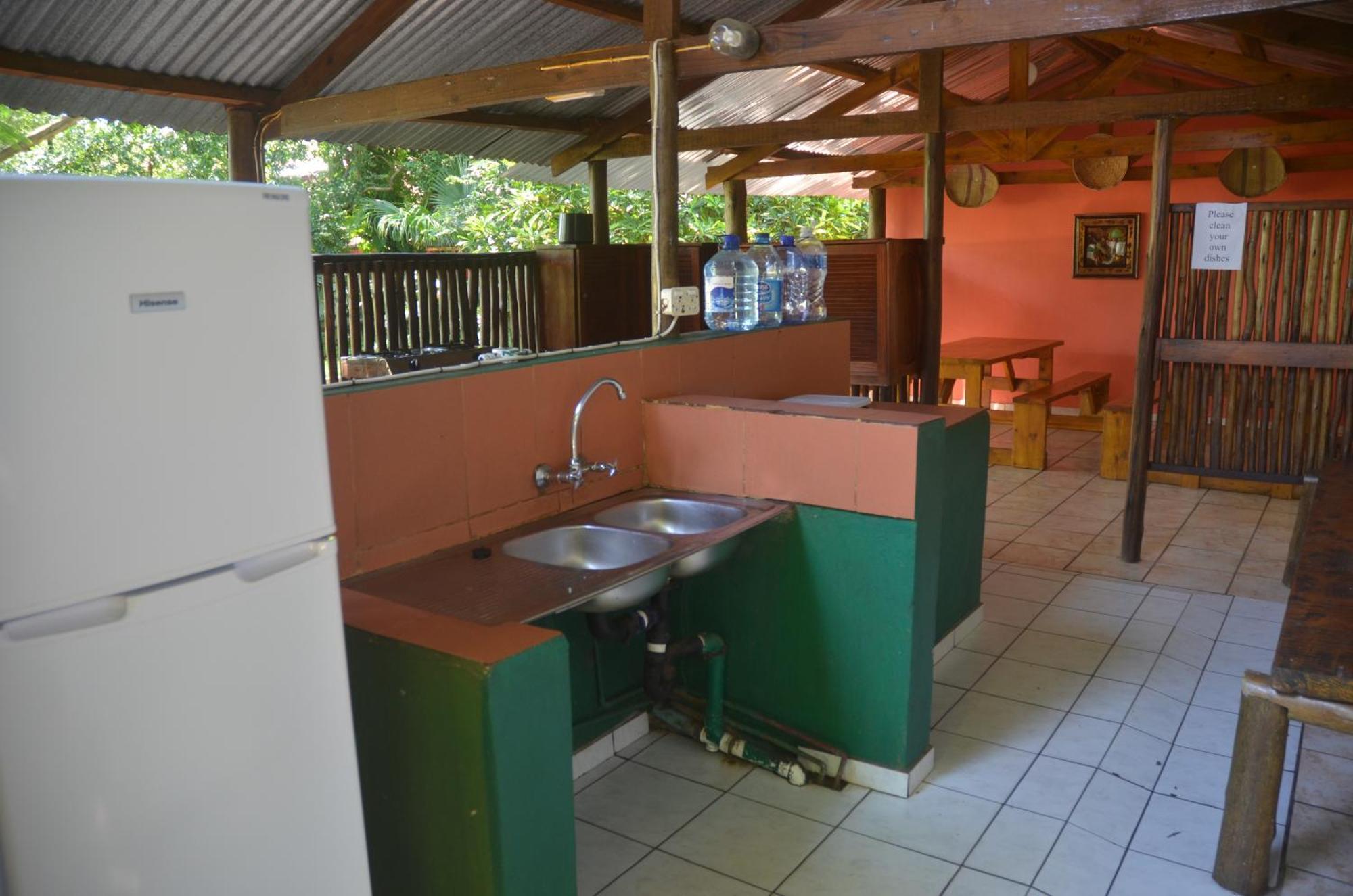 Bushbaby Lodge & Camping ฮลูฮลูเว ห้อง รูปภาพ